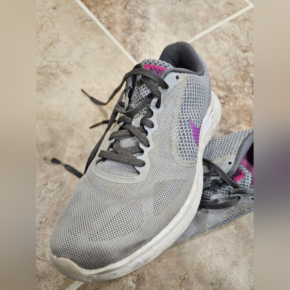 Nike shoes - Picture 15 of 16